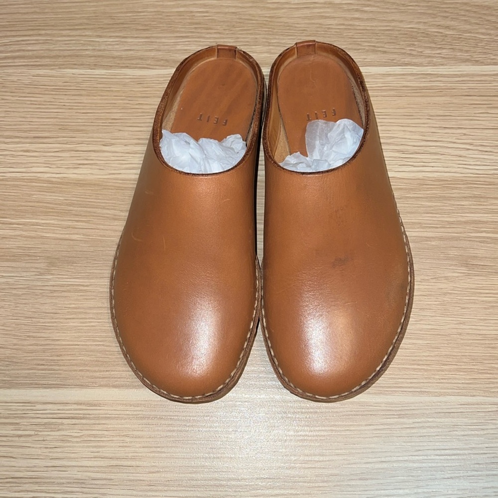 FEIT tan outdoor slipper